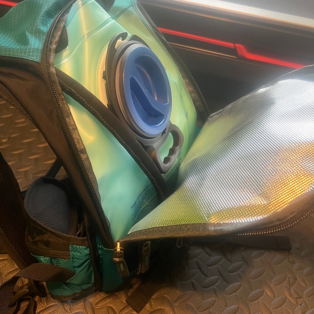 Lunidry Hydration Backpack with bladder NEW without tags - Picture 2 of 8